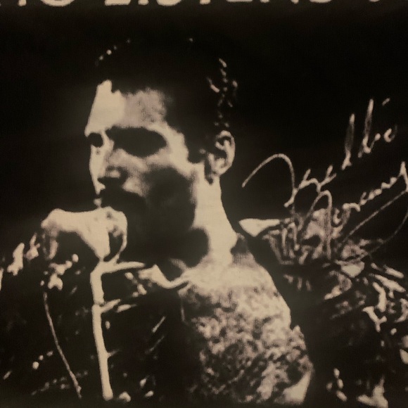 “Never Underestimate a Woman Who Listens to Freddie Mercury” s/s t-shirt - Picture 2 of 3